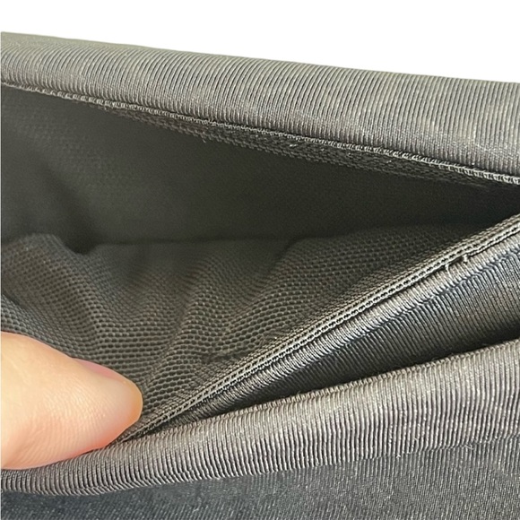 Athleta Ultimate Stash Pocket Embossed XS EUC - Picture 6 of 9